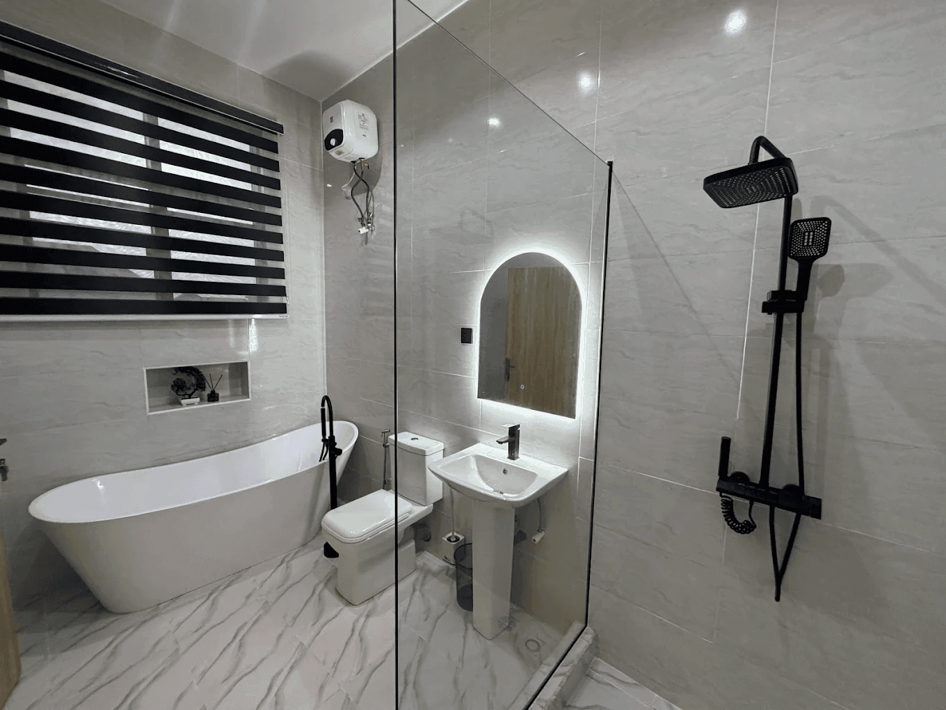 Spacious Bath Nook to Rejuvenate 